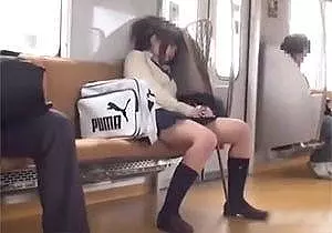 【トイレ巨乳】女子校生揺れる車両で眠るｗ駅で降りて便所で強姦されてしまう
