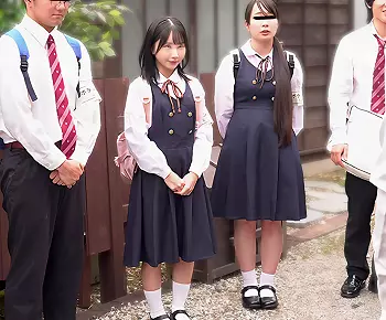 【貧乳JKレイプ】制服を着たスレンダーロリ体系のエロJKが無料奉仕中にスケベ親父に強姦されてしまい…