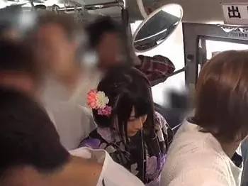 『嫌っ&hellip;やめて～』お祭り帰りの浴衣のロリ娘をバスで本気のピストンレイプ！最高にムラムラしちゃう動画
