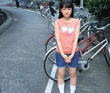 【閲覧注意】一人で寂しそうにしてる小さな子(145cm)がいました。僕は声をかけ、彼女に気持ちいい事を教えてあげました