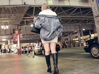【巨乳&times;素人】敏感お漏らし巨乳ぽっちゃりギャルがエロ交尾！ロングブーツ着エロ放尿おしっこ大量潮吹き！