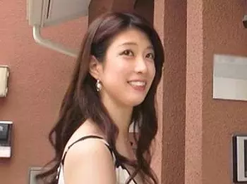 レンタル人妻の企画で授乳手コキご奉仕や汗だく騎乗位セックスしてGカップ巨乳の人妻熟女の美人奥さまがシコ展開!