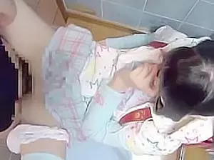 家路につく小●生トイレに連れ込んでチ〇ポ咥えさせたヤバイやつｗｗｗ