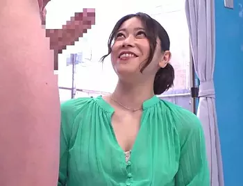 『おっきぃ&hellip;///』母性溢れる清楚美人な奥様に勃起デカチンを見せつけたら欲求不満な性欲が爆発して浮気膣内射精セックス！