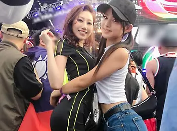 ＜ギャル&times;ナンパ乱交＞極エロくびれ淫尻BODY★野外フェスの激かわGAL美女さん※性欲ダダ漏れま◯こでド変態4P性交！
