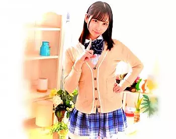＜葉月桃＞大人の玩具に興味津々の妹が股を広げて美マン丸出し一人エッチ！