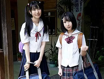 【セフレアウロリ】『おじさんらめぇぇぇ！』パイパン貧乳中学生姉妹と温泉旅行！お風呂で失禁イキ＆ハーレム3Pハメ撮りで顔射