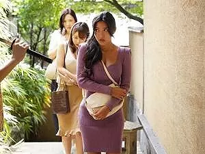【肉便器人妻】「下も脱げ、おら早く！」借金のせいで性奴隷となった女たち！連れてこられた旅館には好色な資産家どもが&hellip;