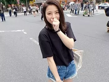 箱の中身はなあ～に？（生チンポ）秋葉原でナンパした「なつかちゃん 19歳」がエッチなゲームに挑戦！