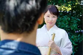【福田由貴】熟れた美貌で娘の夫を虜にし湯けむりの中、痴欲に溺れる嫁の母との禁断交尾！