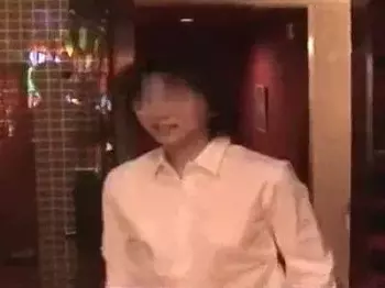 【人妻の個人撮影】五十路熟女が拘束され乱交SEX！パンストを裂かれて複数の男にバイブ責めされるプライベート動画を投稿！？