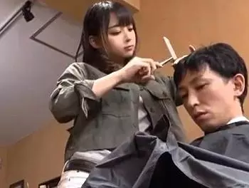 アソコを密着させながら髪を切ってくる激かわ美容師さんに勃起したから強引に誘ってそのままセックス！