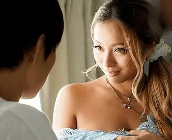 彼女のお姉さんがめちゃくちゃビッチ！寝ているところに逆よばいしてきて彼女の隣でこっそりパイズリ！