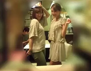 【個人撮影】乳・マンコ盗撮&hellip;サークル旅行で女子たちに睡眠薬を飲ませて部屋に侵入してるヤバい動画