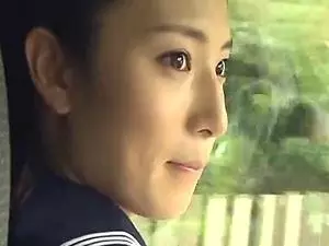 凛として綺麗な顔立ちをした女子生徒と帰宅中にエッチしてしまう!!