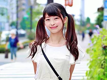 《MM号》『恥ずかしくてダメ・・』アイドル級の美少女を即ハメ!巨根で恥じらいながらのセックス!