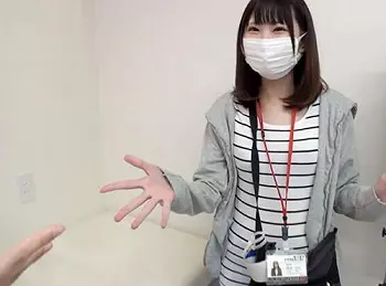 【羞恥！】『え？私ですか！？』脱ぐ物なくなったら即セックス！ロケ現場の撤収作業中のSOD女子社員といきなり野球拳対決！