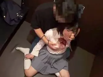「ちょっと触りすぎなんだけど&hellip;♡」制服がよく似合うスレンダー巨乳美少女JKとヤったった♡