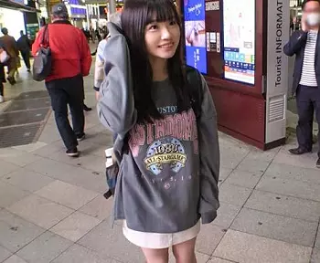 【素人ナンパ】『可愛い顔してアソコは剛毛！？』20歳の短大生が押しに弱くてセックスしちゃいました？！【エロ動画】