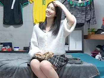 【覗き撮り】チンポを丁寧にしゃぶる色白スレンダーの黒髪美人さんがヤル男と鬼ハメ激エロセックスして堕ちていく姿がエロすぎw