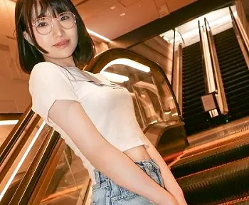 高身長めがね女子がＡＶ撮影体験！現役女子大生の、はるちゃん22歳が学業の合間にＡＶ出演、若い身体がたまらない！