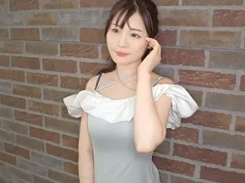 【人妻ナンパ企画】街で美熟女に声をかけマッサージ！流れでベロチューしてクンニで喘がせる！手コキやフェラ後は&hellip;【エロ動画】