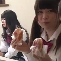 【JC ロリ動画】母親の再婚相手に夜這いされた中〇生姉妹が巨根で犯され処女喪失！？