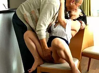 ＜人妻女教師！＞「もっとして&hellip;」性欲高め淫乱マンコの激エロ先生！ 生徒の保護者とヤッチャウゾ！！