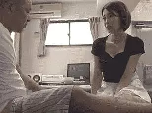 欲求不満な美人団地妻が隣人のおっさんと汗だくで不倫SEX！旦那不在の白昼から情事に溺れる&hellip;君島みお