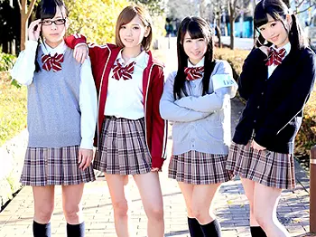 可愛い女子校生たち♡　乱交で男を淫乱に攻めあいながら激イキを何度もしあうことになるww