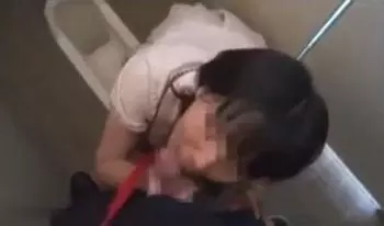 【性奴隷/首輪/個人撮影】女子大生くらいの女の子に首輪を嵌めて全裸露出させる男が録った変態カップルの個人撮影動画