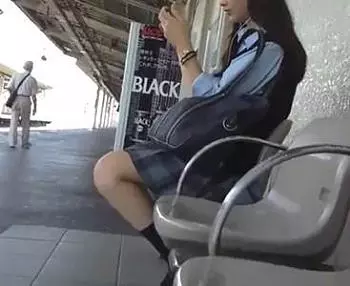※顔出し制服JK※清楚な女子校生のスカートをめくりプリ尻パンチラを盗撮するヤバすぎガチ痴漢！