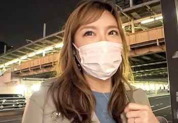 素人ナンパ「もっと！気持ちぃ&hearts;」旦那とレスで欲求不満なスレンダー巨乳おっぱいの美人ギャル人妻を捕まえてチンポ挿入！