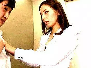 ＜美人OL！＞「マジかよ！」スレンダー美乳パイ乙のOL！エレベーター止まってエチエチ興奮シチャウゾ！！！