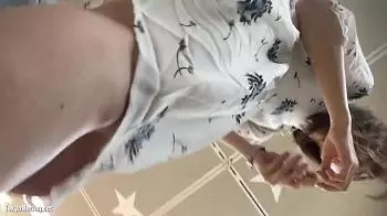 買い物中の綺麗なお姉さんのパンチラ盗撮
