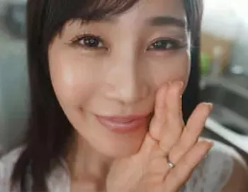【人妻熟女】綺麗な奥様が毎日煩くするお隣さんを痴女責め！夫に隠れて若い肉棒を手に取り頬張り尽くす