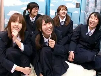 【素人ナンパ＠処女集団】『チンコ見てみたぁ～い♪』ノリノリな修学旅行生に勃起チンポ見せてみたｗ