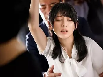 【電車痴漢】女教師が通勤中の電車で辱め受けて抵抗出来ず快楽墜ち！聖職者でありながら虜になってイカされ続けるエロ美女先生！