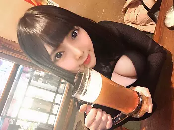 めっちゃ可愛いふらふらニートを酒で誘って『ちんちん&hellip;ヤバイ大きい♡』SEXと酒とYoutube三昧のクズ子と強行エッチ
