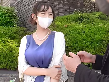 【熟女ナンパ】『はい、ちょっとなら&hellip;』結婚式後の人肌恋しい独身女は押せばヤレる！強く迫られMカップ神乳を披露しちゃう！