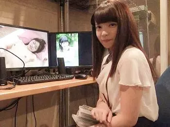 «SOD女子社員»『うぅぅ…恥ずかしすぎますぅ❤』SEX経験ほぼ無しの初心な美少女♪巨根を弄ってイカセちゃう♪