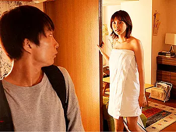 【彼女の姉】「ねぇ、何か着るもんある？」妹の彼氏を誘惑耳舐め濃厚フェラ＆手コキで勃起させNTRセックスのビッチお姉さんｗ
