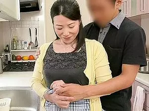 巨乳な五十路マザーと一線を越えて・・・ナマ挿入の膣内射精！！