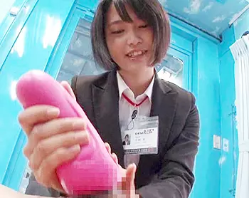 （素人✕逆ナンパ）エロ偏差値が高めのSOD女子社員がセクハラ研修で誘惑＆逆ナン♡羞恥心を煽るチンポイジりの赤面手コキプレ