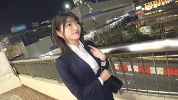 「元カレ以外は、浮気じゃないから&hellip;ｗ」新宿新卒OLの初撮。スプリットタンの濃厚フェラと、雑魚ま●こ床上浸水。衝撃のスーツ