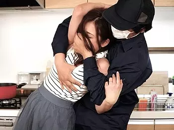 【人妻レイプ】高飛車な奥さんの巨乳おっぱい無理やり力づくで乳首責め美ケツに精子ぶっかけた証拠写真をスマホで撮影する隣人男
