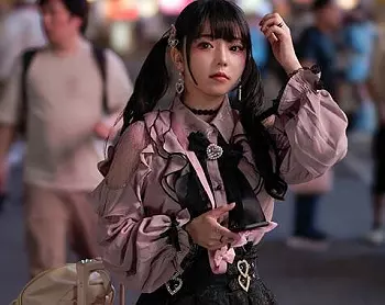 【集団レイプ】トー横で見つけたこの生意気なキッズの可愛い顔をチンポ汁まみれのぐしゃぐしゃにします。