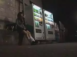 疼いてしまった下半身から小便垂れ流してフェラチオしている女子学生