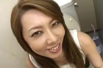 ★痴女★「ねぇ～あなた童貞？」トイレから出たら変態熟女が待ち構えてた&hearts;即尺フェラで青臭いザーメン搾り取りにニッコリ笑顔