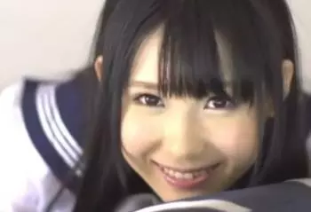 《鈴音りん》笑顔がキュートな女子高生とセックス！